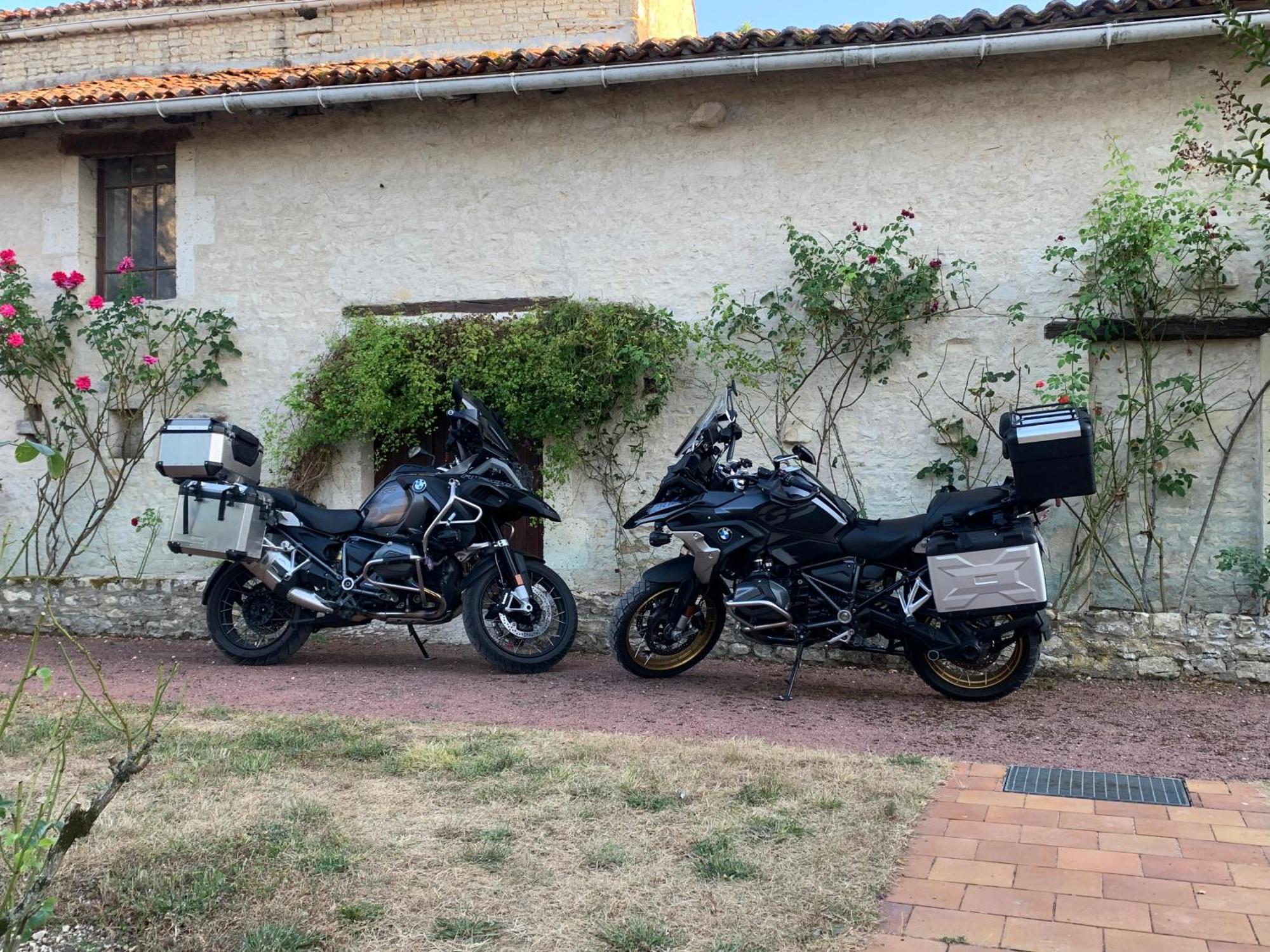 The Cool Lounge A Coulonges - Charente B&B 외부 사진