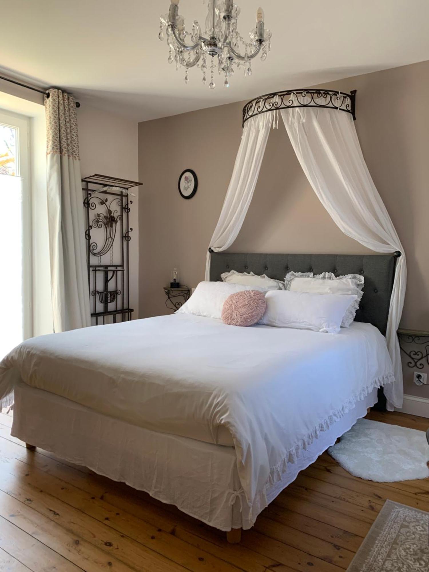 The Cool Lounge A Coulonges - Charente B&B 외부 사진