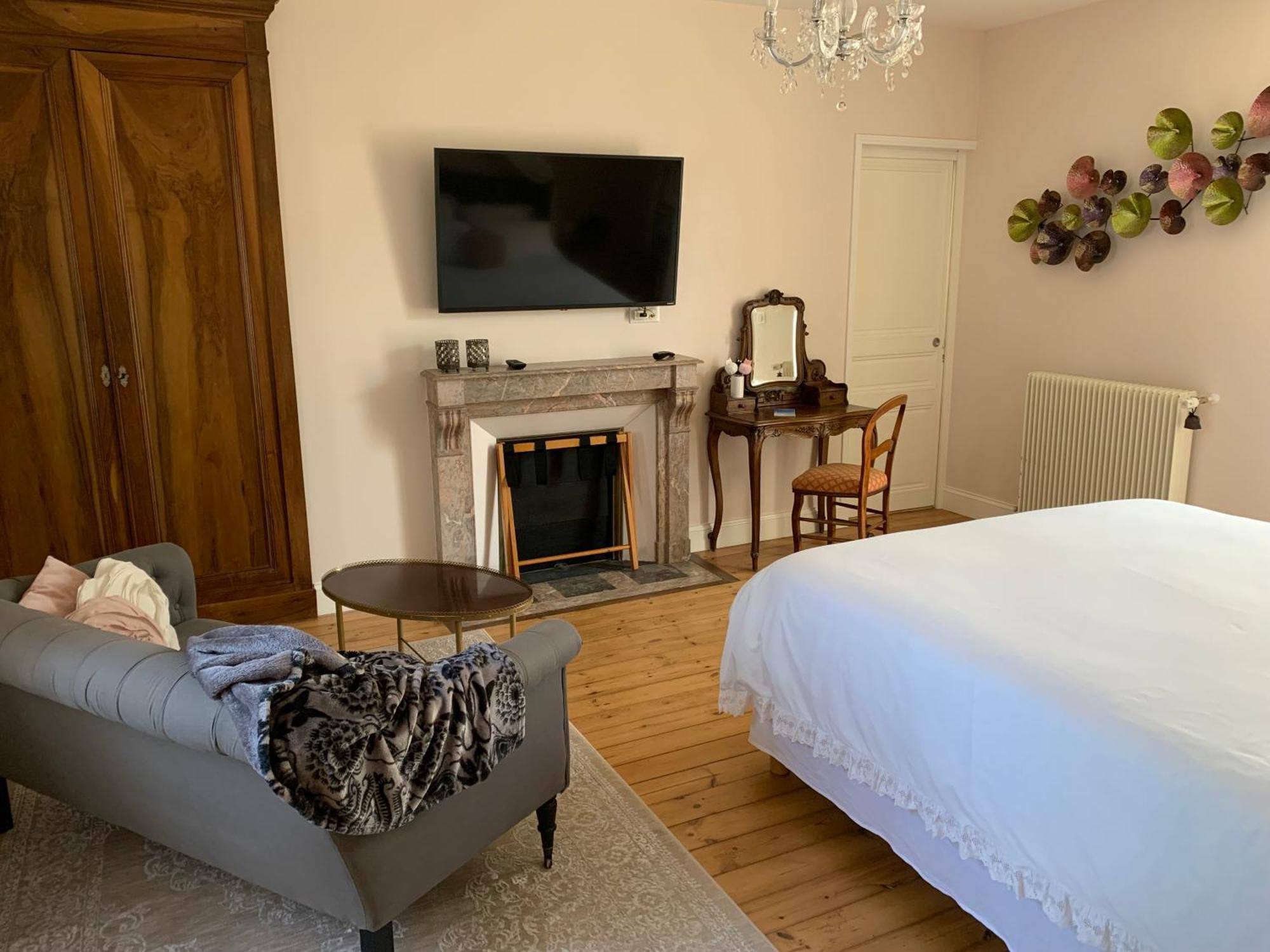 The Cool Lounge A Coulonges - Charente B&B 외부 사진
