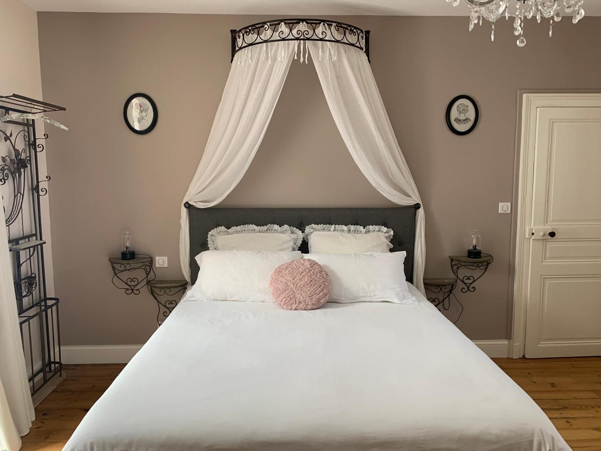 The Cool Lounge A Coulonges - Charente B&B 외부 사진