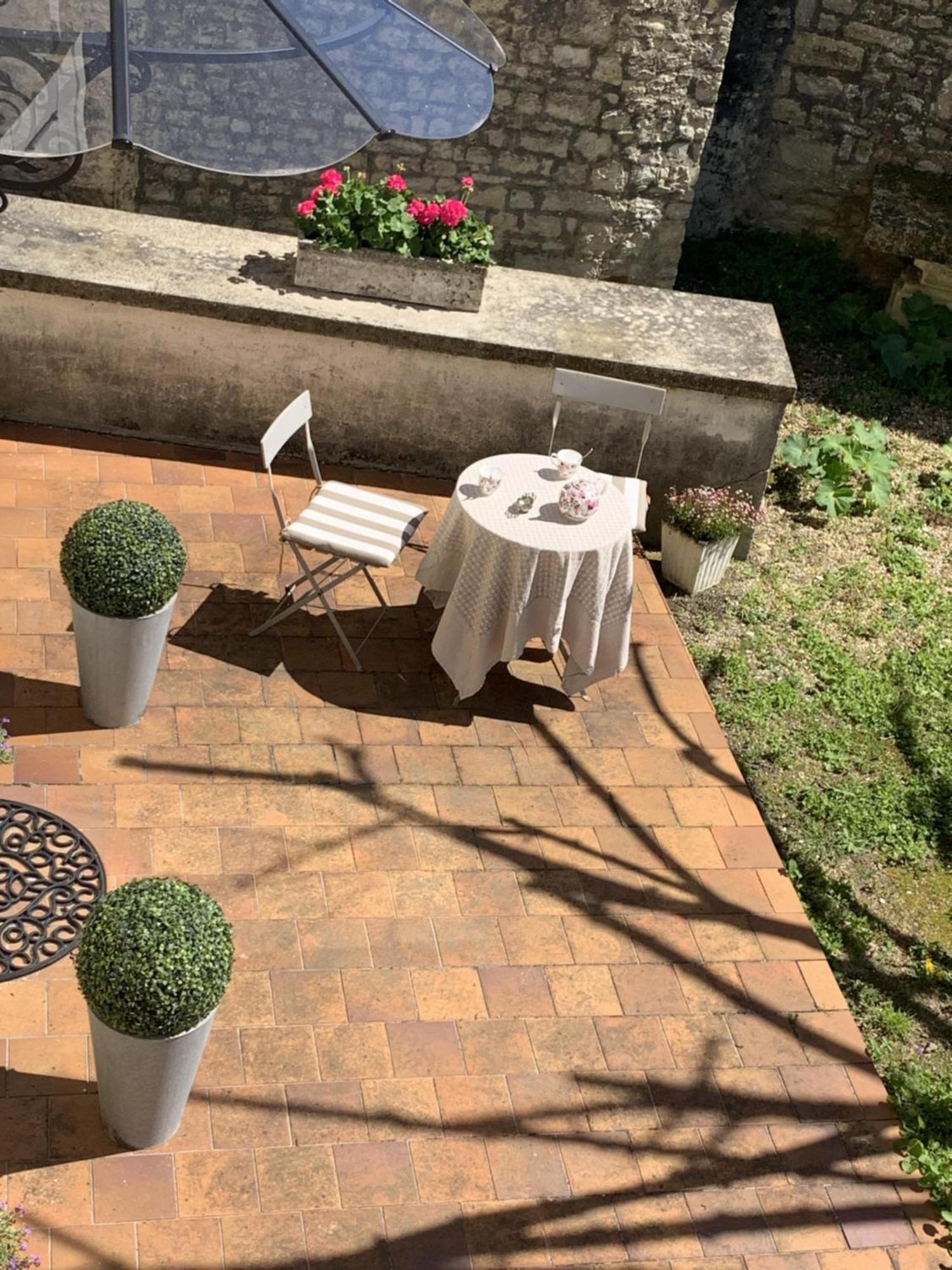 The Cool Lounge A Coulonges - Charente B&B 외부 사진